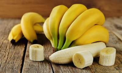 Медики рассказали, почему бананы полезнее смузи