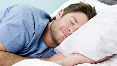 Медики рассказали, чем опасен для здоровья длительный сон