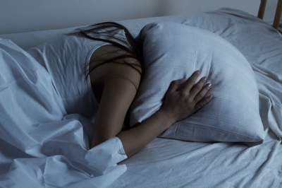 Ученые рассказали, как источники света во время сна приводят к депрессии