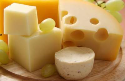 Диетологи предупредили о серьезной опасности сыра