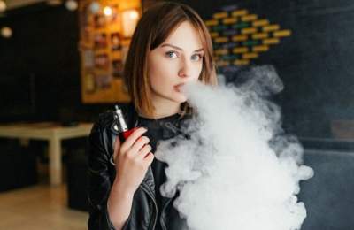 Электронные сигареты без никотина повышают риск рака, - Ученые